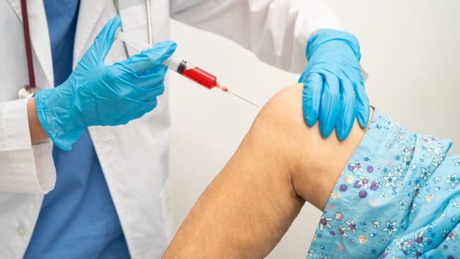 PRP vs. Hyaluronic Acid Injections For Knee Pain Comparing Your Non-Surgical Options non surgical knee treatment